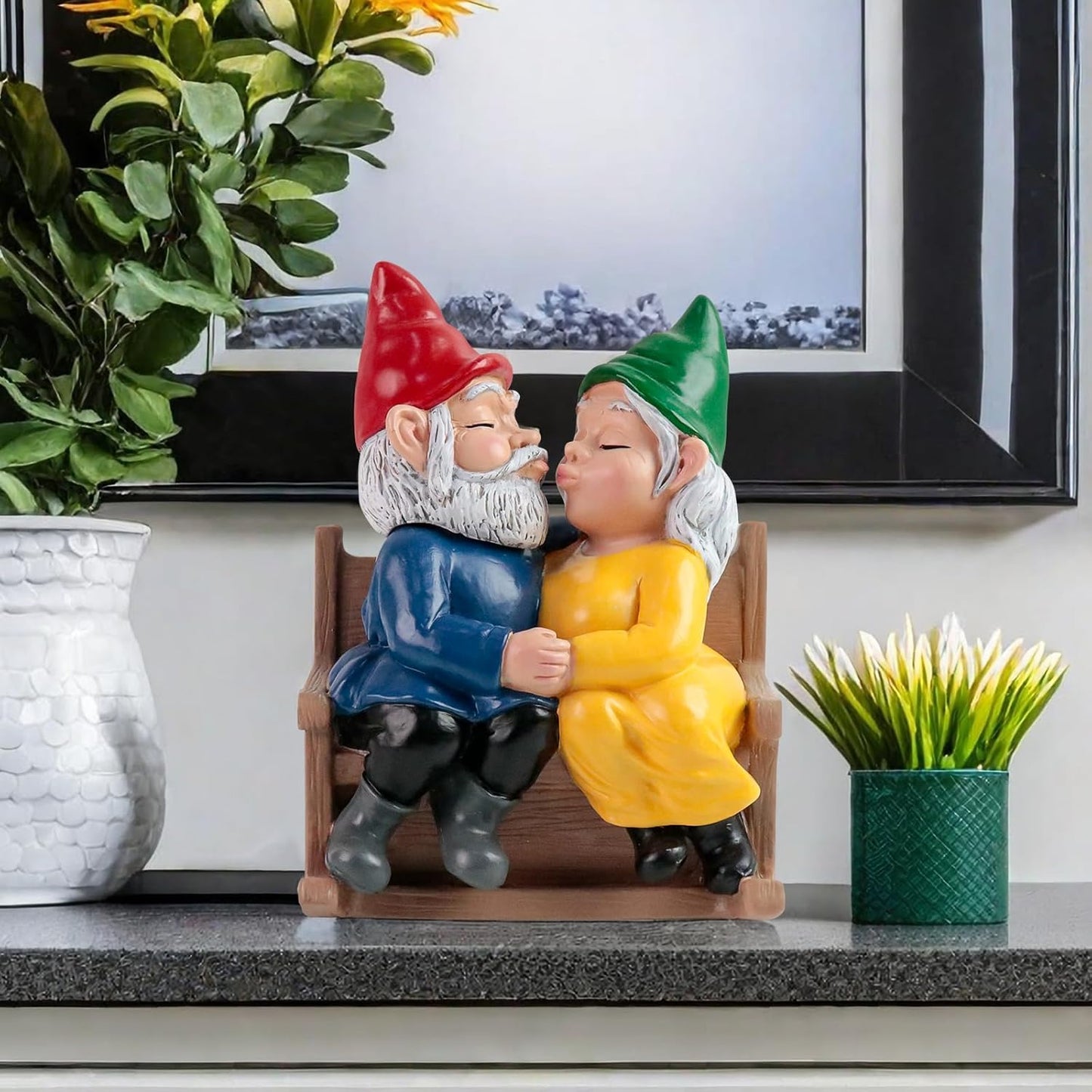 Kiss Garden Gnome Statue Valentine's Day Gifts Couple in Love Collectible Figurine Mr and Mrs Gnome Statue Lover Couple Figurine Romantic Gnome Statue Indoor Outdoor Garden Yard Home Décor