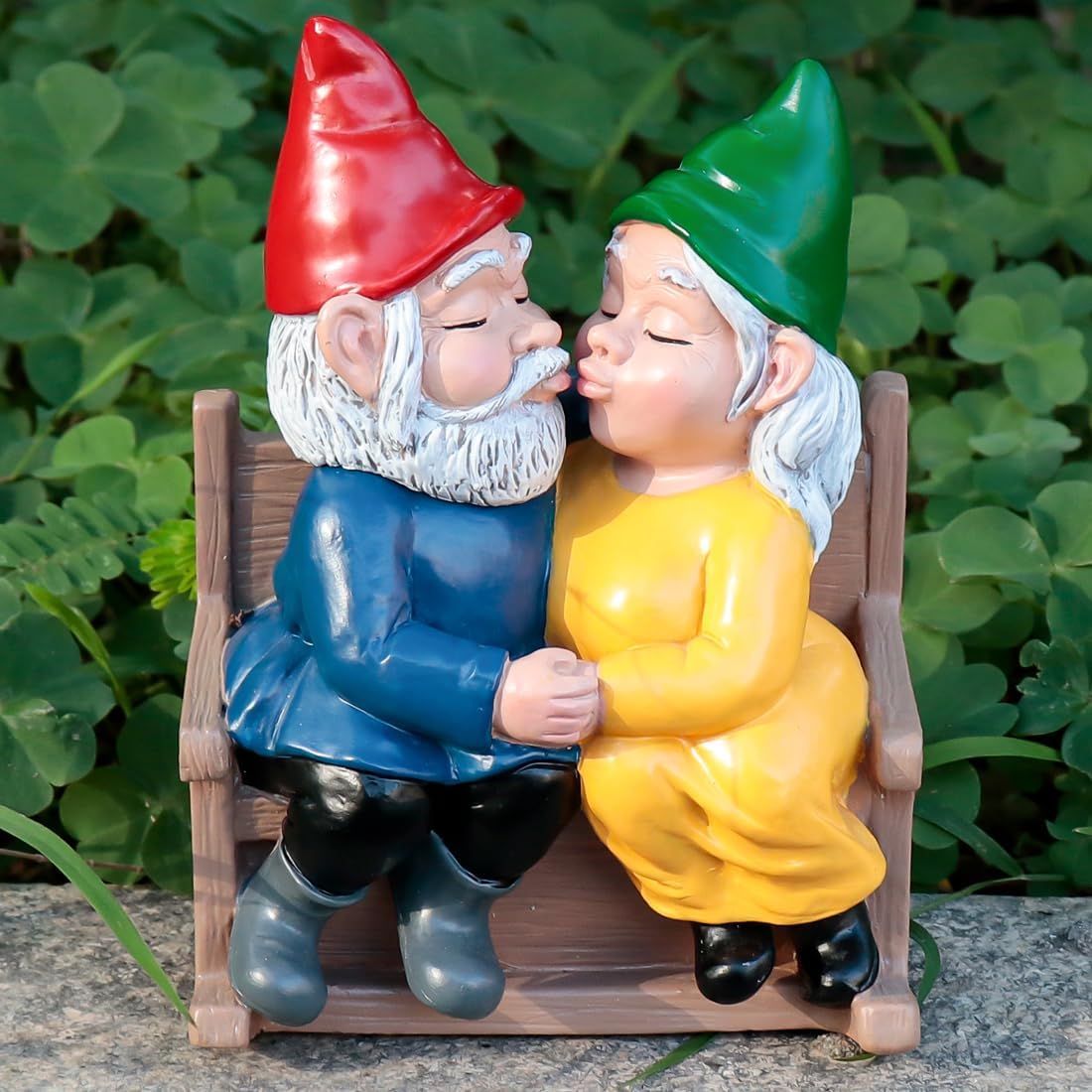 Kiss Garden Gnome Statue Valentine's Day Gifts Couple in Love Collectible Figurine Mr and Mrs Gnome Statue Lover Couple Figurine Romantic Gnome Statue Indoor Outdoor Garden Yard Home Décor