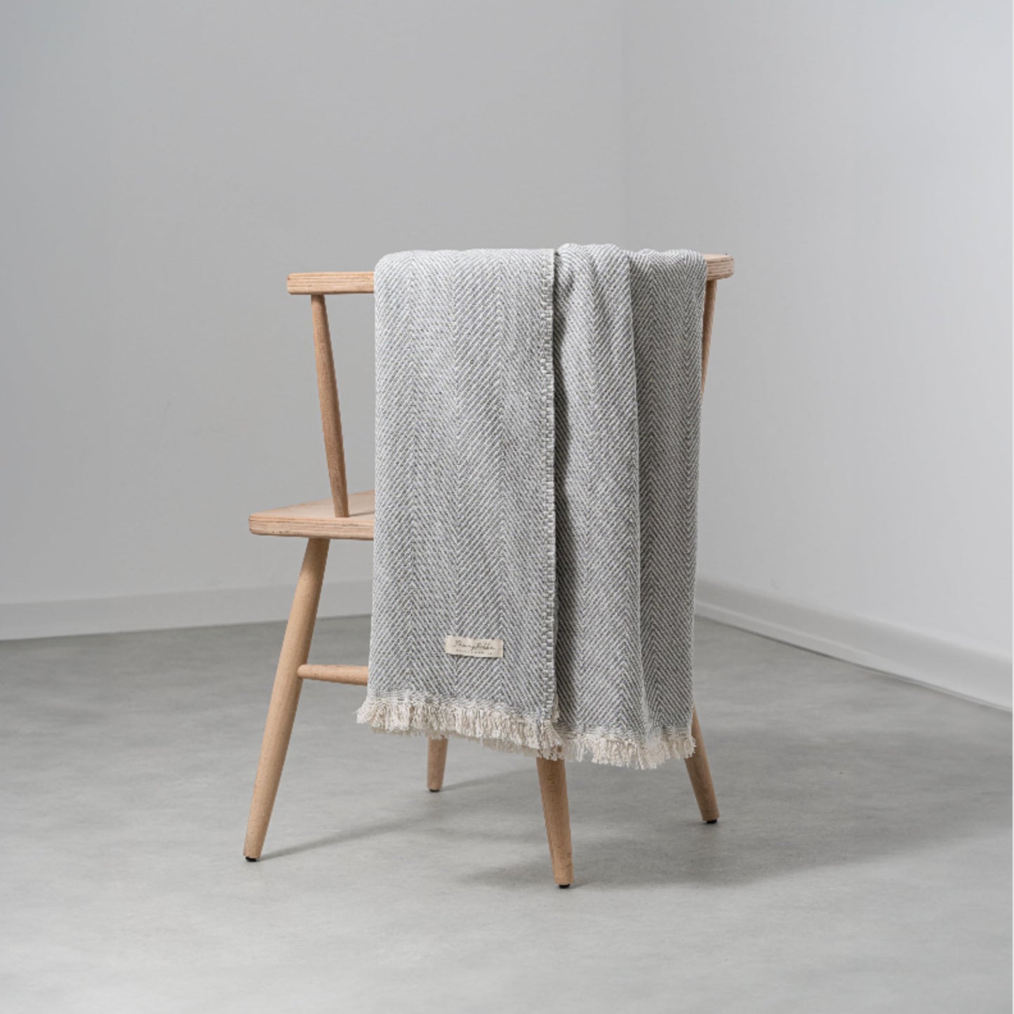 Lightweight Cotton Throw Blanket – Herringbone Chevron Pattern, Boho Farmhouse Decor (Ash Grey, Deep Blue & Brown Options, Twin Size, 57"x79")