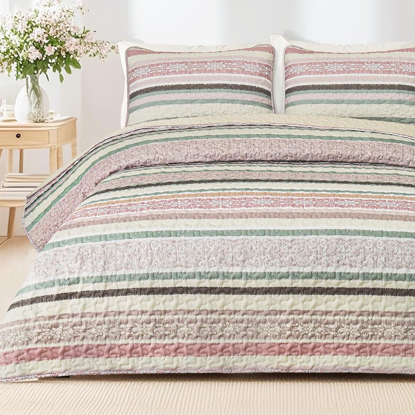 Exclusivo Mezcla Reversible Boho Quilt Set Queen Size, 3 Pieces Bohemian Pink All Season Bedspreads, Ultra Soft Floral Coverlet Bedding Set with Printed Pattern (1 Quilt, 2 Pillow Shams)