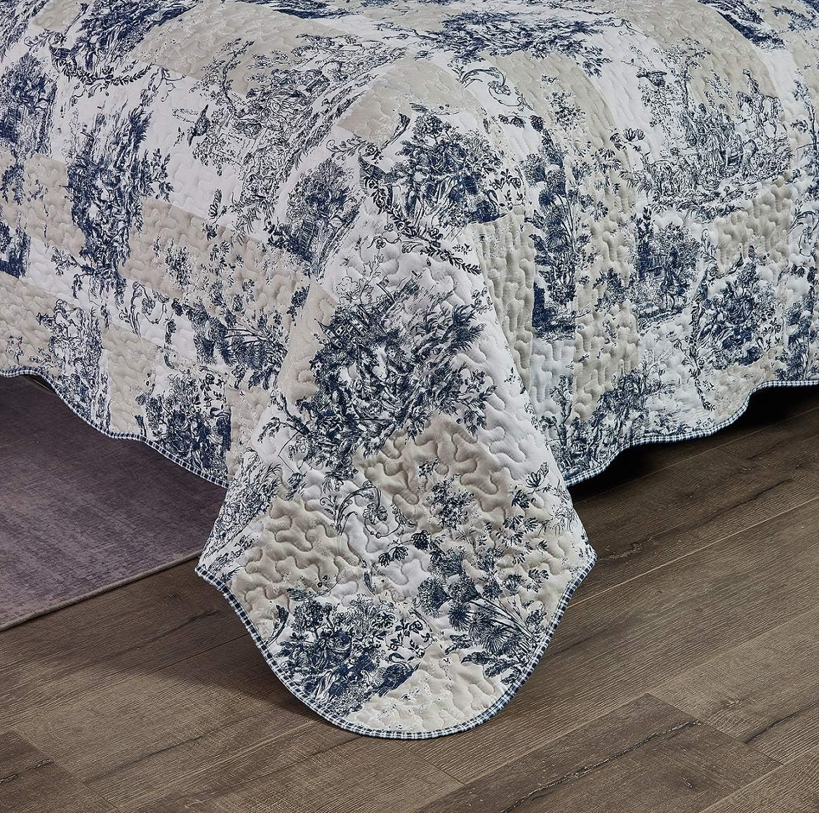 Brilliant Sunshine Blue Toile in Beige and Ivory Patches, 3-Piece Quilt Set with 2 Shams, Reversible Bedspread, Soft Lightweight Coverlet, All-Season, King, Blue