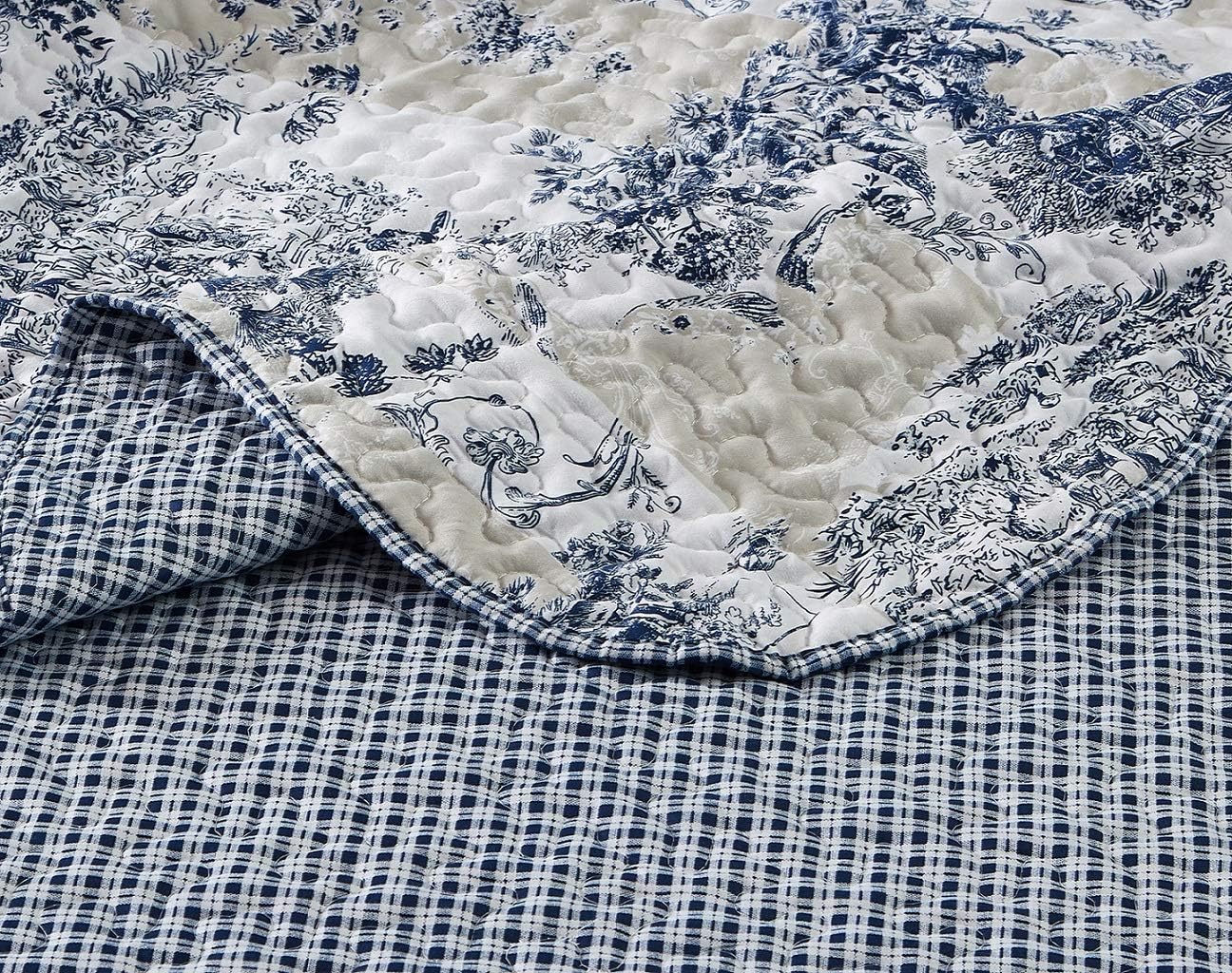 Brilliant Sunshine Blue Toile in Beige and Ivory Patches, 3-Piece Quilt Set with 2 Shams, Reversible Bedspread, Soft Lightweight Coverlet, All-Season, King, Blue