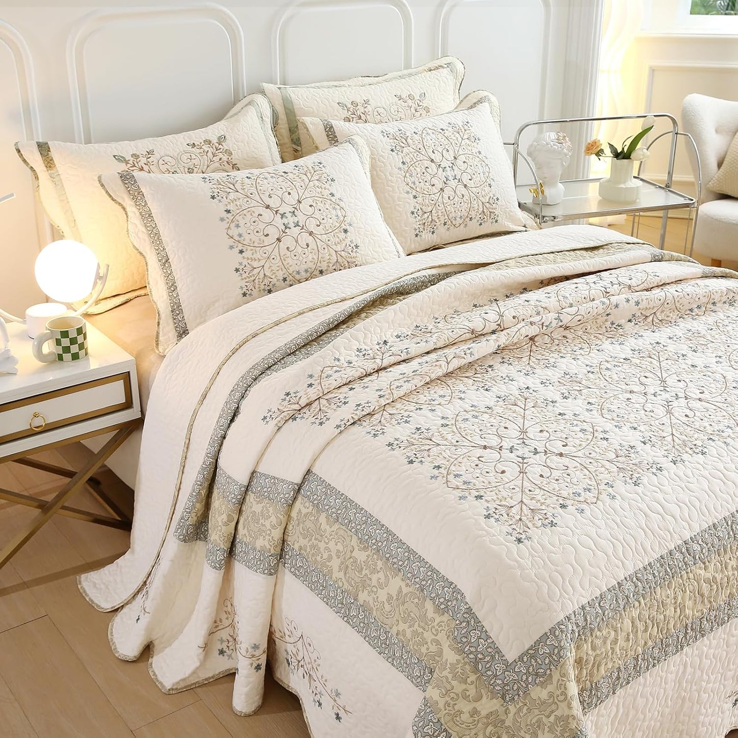 vctops Elegant Embroidered Quilt Set Farmhouse Patchwork Full/Queen Size Reversible Bedspread Coverlet 3 Piece Cotton Quilted Bedding Set for All Season, 1 Quilt + 2 Pillow Sham (87x94 in)