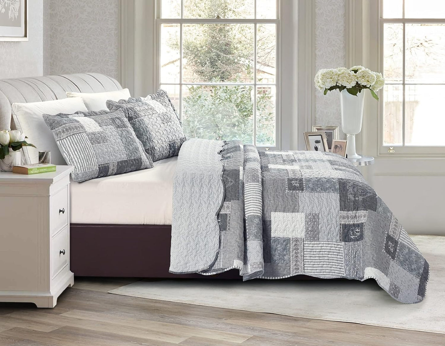 Brilliant Sunshine Grey Heart Love, Floral and Lace Patchwork, 3-Piece Quilt Set with 2 Shams, Reversible Bedspread, Soft Lightweight Coverlet, All-Season, Full/Queen, Grey