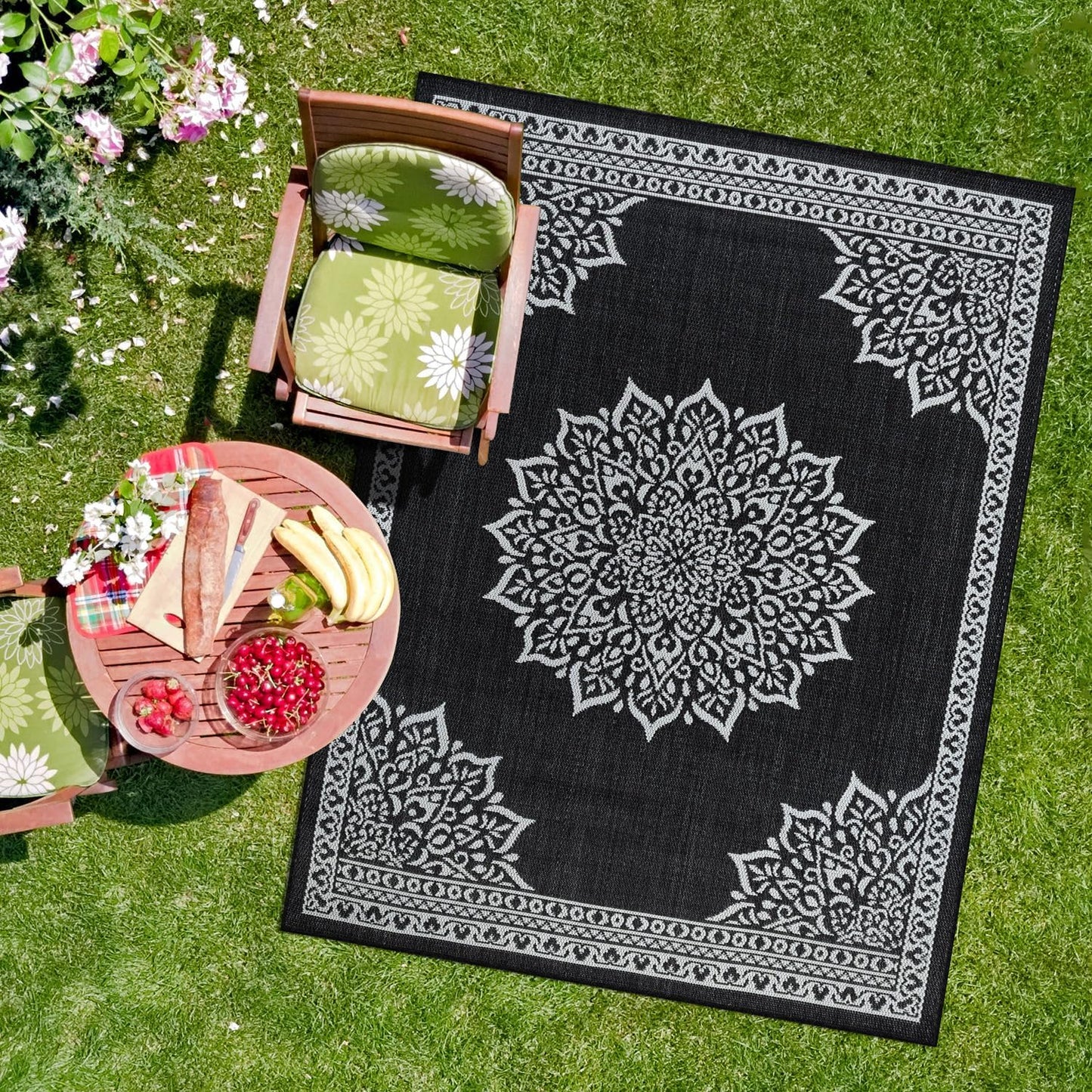 CAMILSON Outdoor Rug, 5x7 Medallion Black White Modern Area Rugs for Indoor and Outdoor Patios, Kitchen and Hallway Mats, Washable Porch Deck Outside Carpet (Medallion Black, 5 x 7)