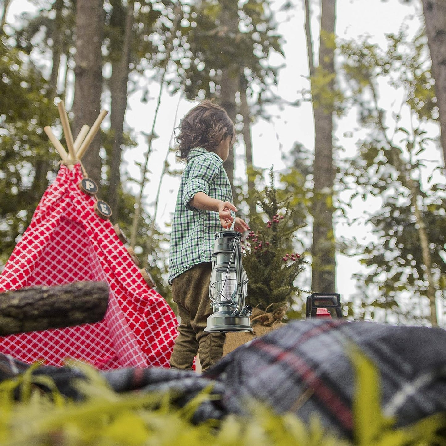 YAKii LED Vintage Lantern Metal Hanging Hurricane 12 LED Dimmer Switch Cold White Battery Operated Power Outage Indoor Camping Lighting Outdoor Brooklyn (Silver 2 Pack)