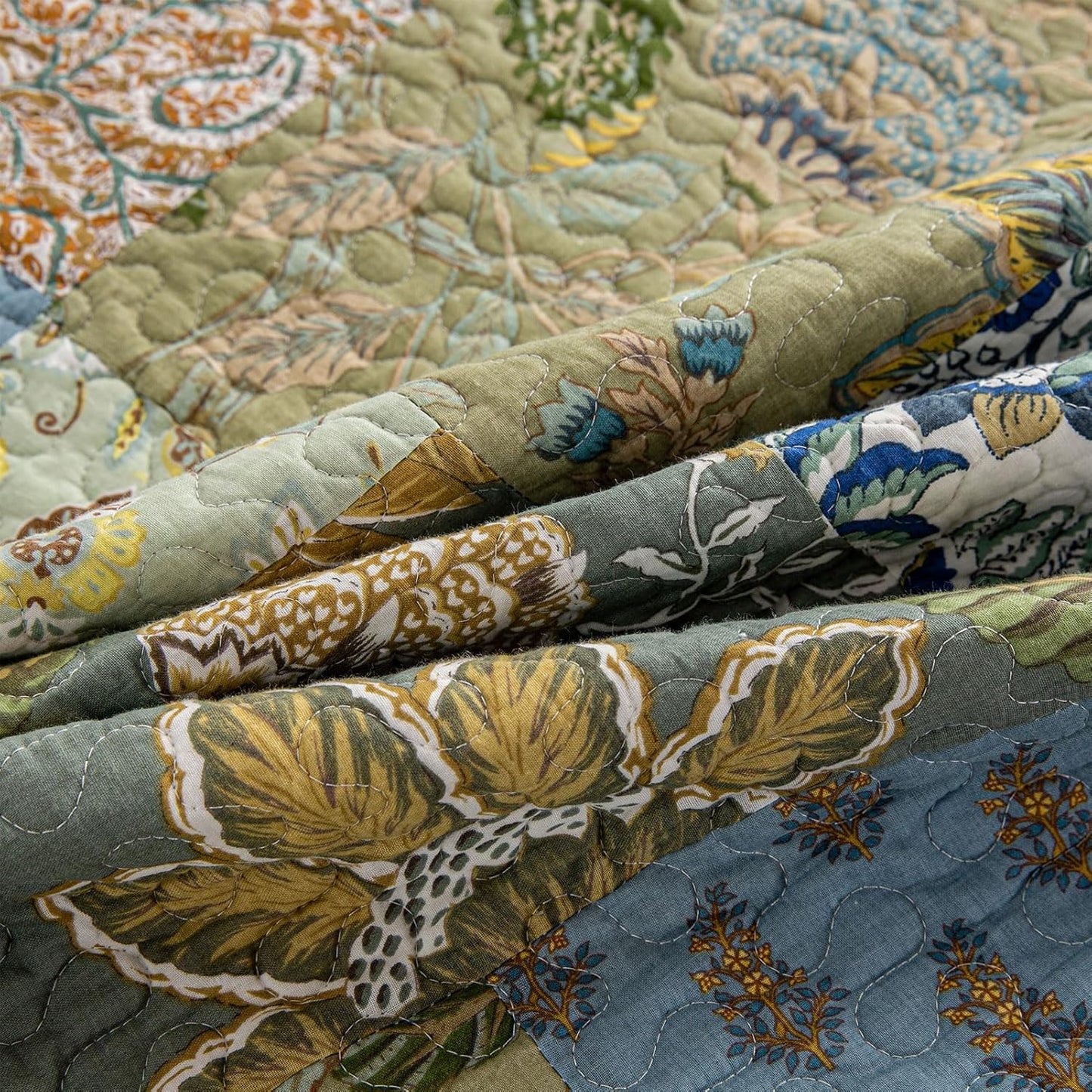 YAYIDAY Oversized King Bedspreads Patchwork Quilt Set (120x118 Inch) - 100% Cotton Reversible Breathable Green Leaves Quilted Coverlet with Pillow Shams for All Seasons