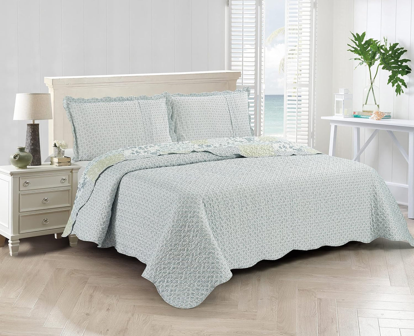 Brilliant Sunshine Multi Blue and Beige Floral Patchwork, 3-Piece Quilt Set with 2 Shams, Reversible Bedspread, Soft Lightweight Coverlet, All-Season, King, Blue White