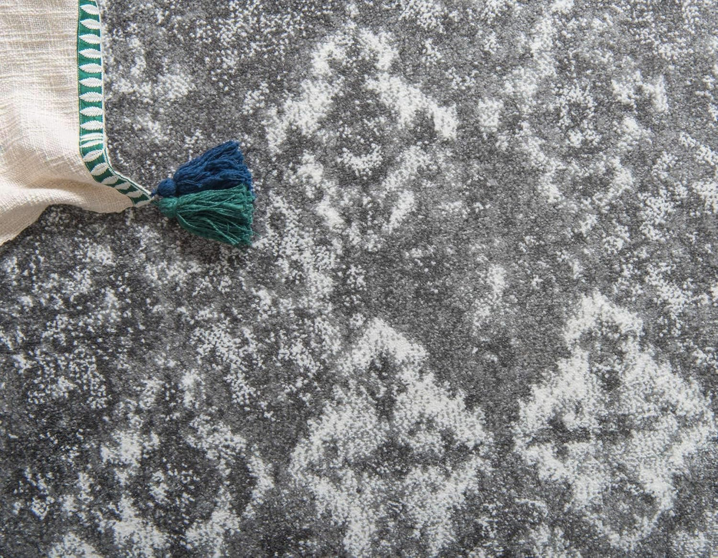 Unique Loom Rosso Collection Vintage, Traditional, Bohemian, Geometric, Distressed, Southwestern Area Rug (4' 0 x 4' 0 Round, Gray/Ivory)