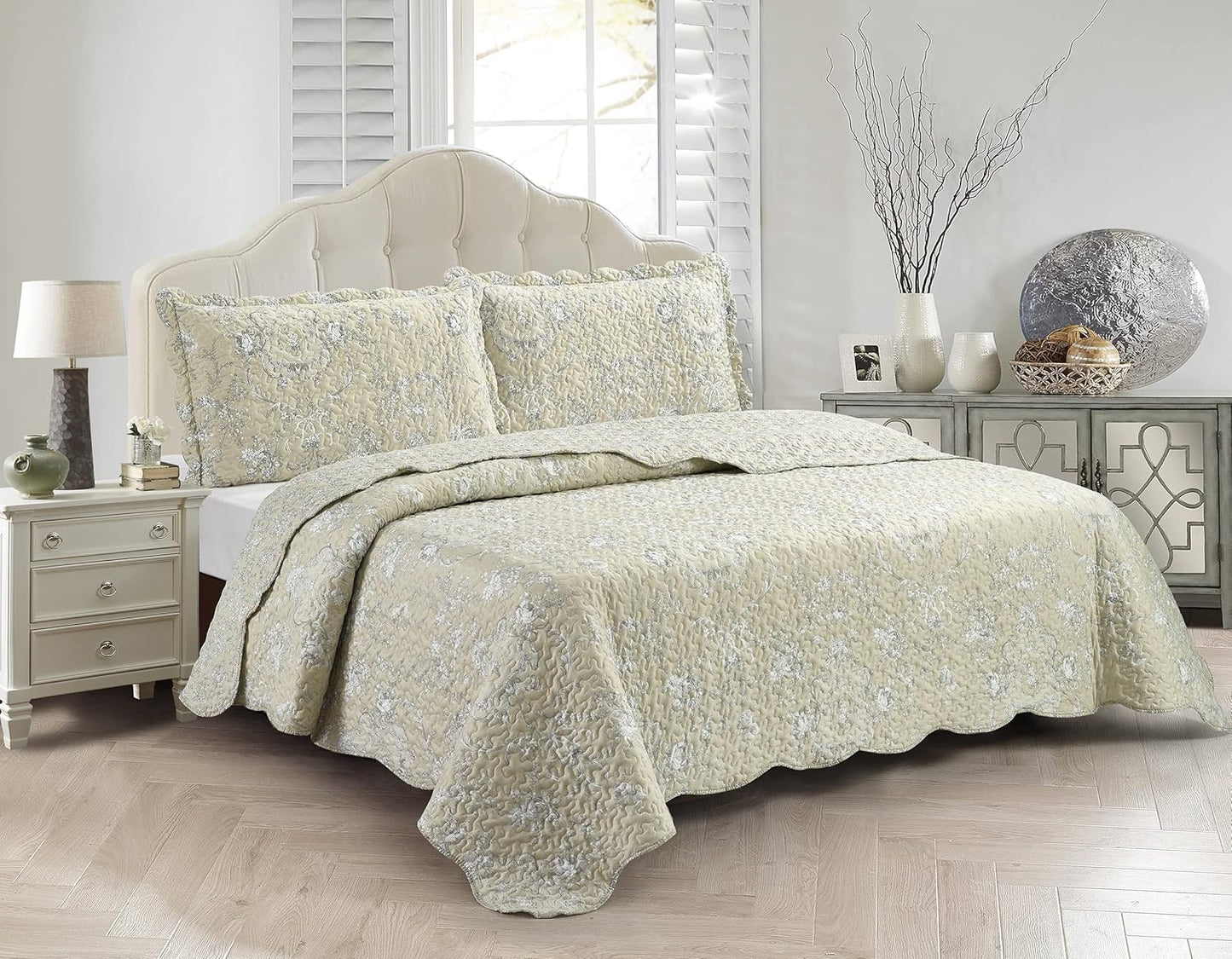 Brilliant Sunshine Classic Grey Floral Toile in Beige Background, 3-Piece Quilt Set with 2 Shams, Reversible Bedspread, Soft Lightweight Coverlet, All-Season, King, Beige