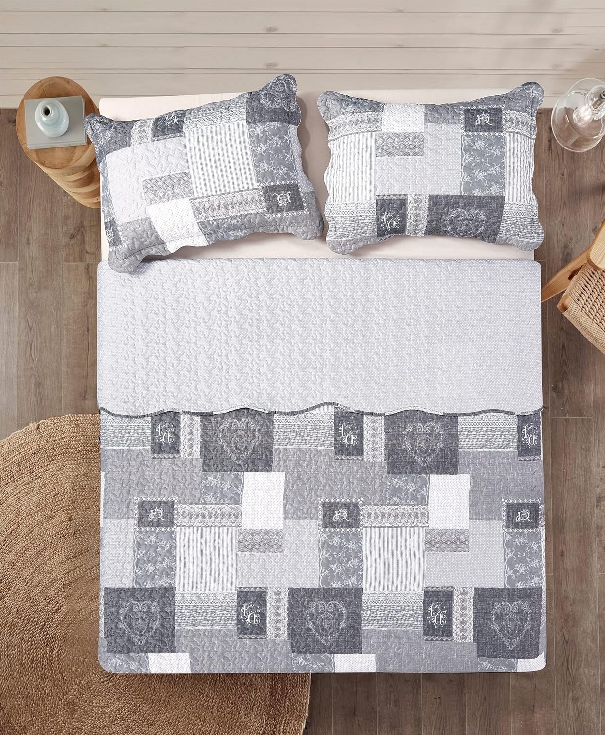 Brilliant Sunshine Grey Heart Love, Floral and Lace Patchwork, 3-Piece Quilt Set with 2 Shams, Reversible Bedspread, Soft Lightweight Coverlet, All-Season, Full/Queen, Grey