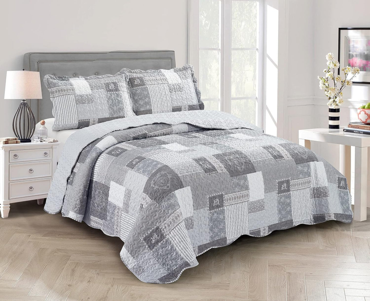 Brilliant Sunshine Grey Heart Love, Floral and Lace Patchwork, 3-Piece Quilt Set with 2 Shams, Reversible Bedspread, Soft Lightweight Coverlet, All-Season, Full/Queen, Grey