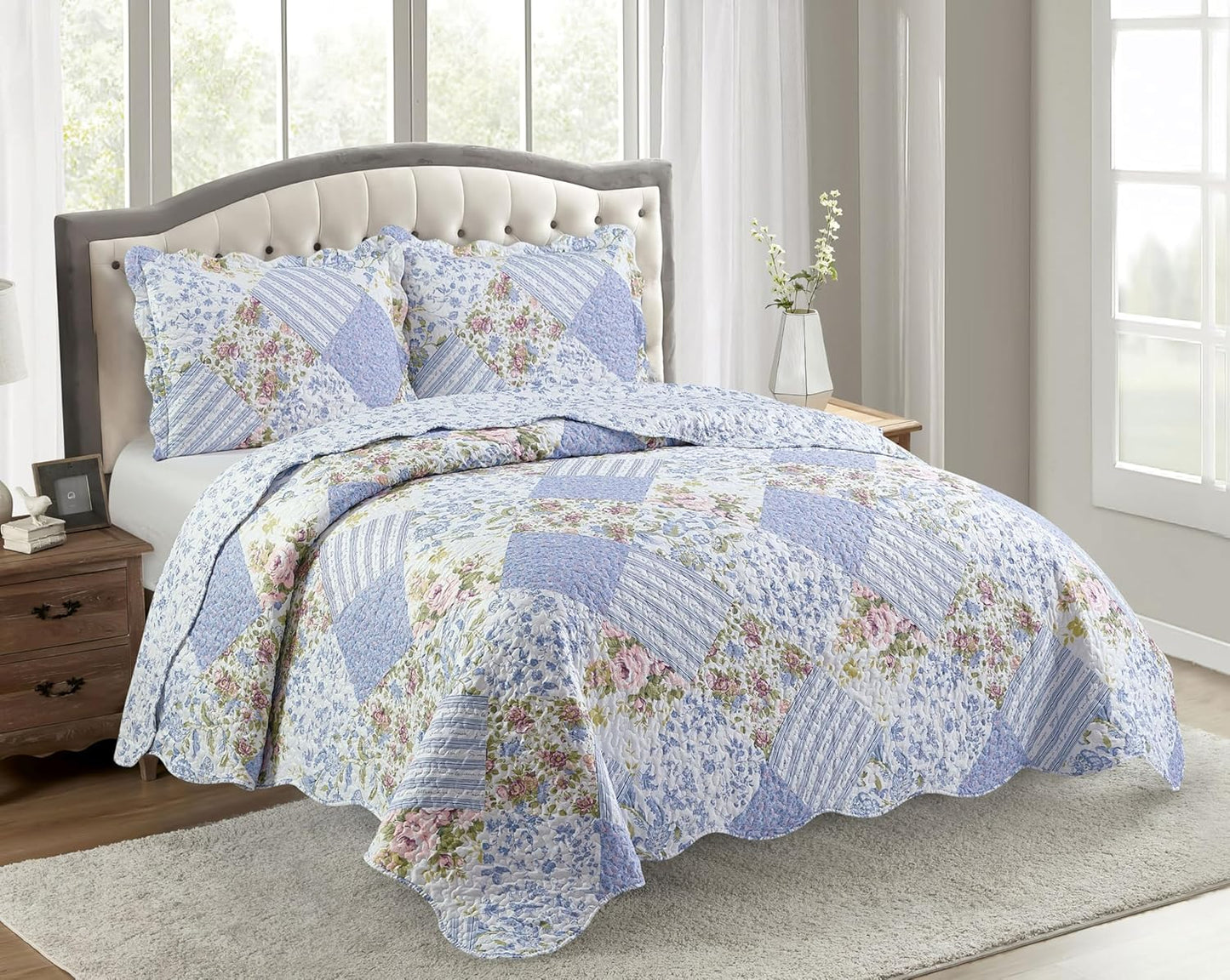 Brilliant Sunshine Blue Rose Patchwork, 3-Piece Quilt Set with 2 Shams, Reversible Bedspread, Soft Lightweight Coverlet, All-Season, Full/Queen, Blue Rose