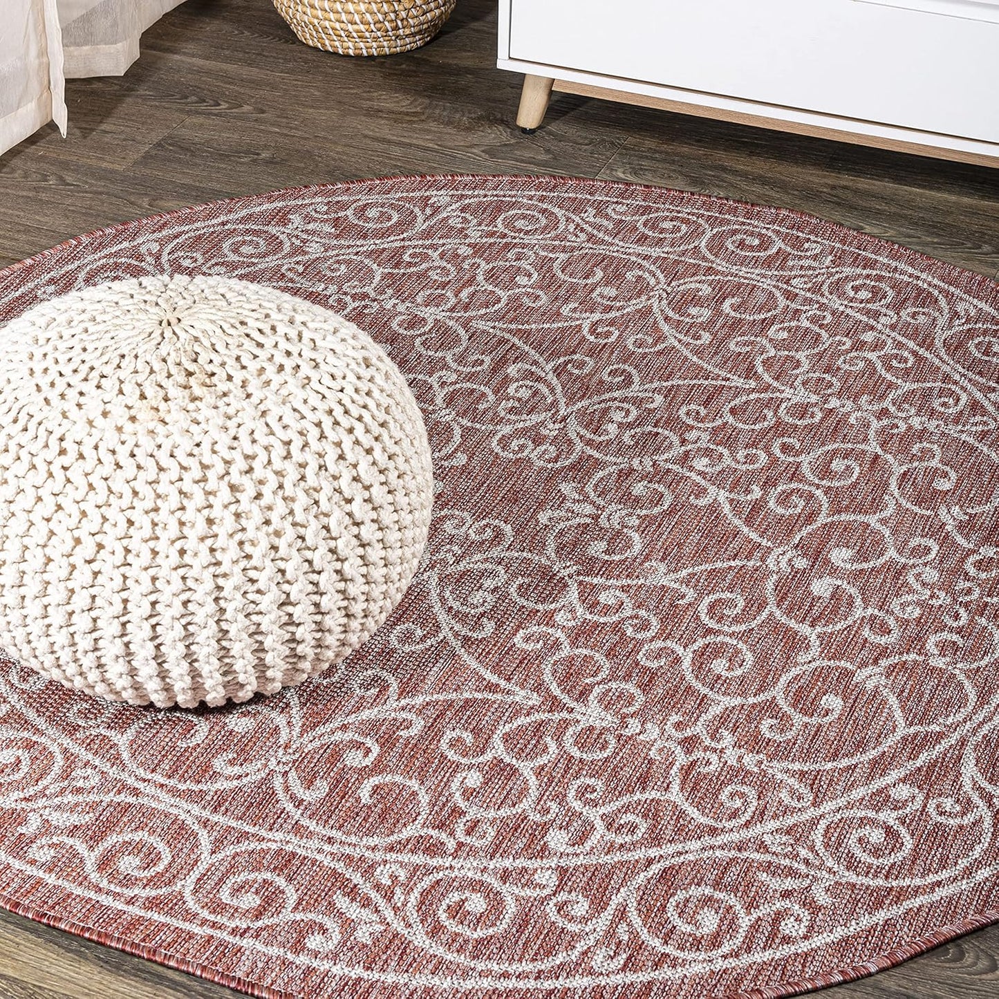 JONATHAN Y Vintage Filigree Indoor Outdoor Round Area Rug 9 Ft Red/Beige, Charleston Textured Weave for Backyard, Patio, Porch, Easy-Cleaning, High Traffic, Pet-Friendly, Non-Shedding (SMB106B-9R)
