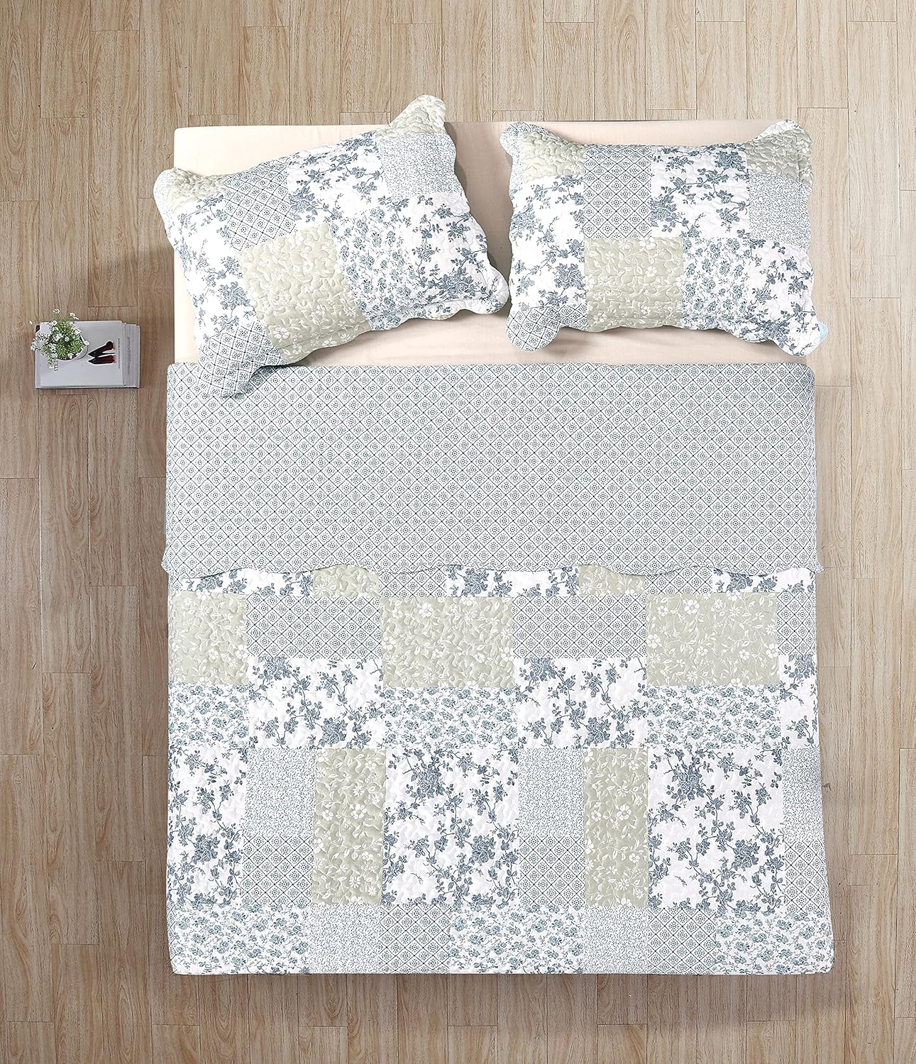 Brilliant Sunshine Multi Blue and Beige Floral Patchwork, 3-Piece Quilt Set with 2 Shams, Reversible Bedspread, Soft Lightweight Coverlet, All-Season, Full/Queen, Blue White