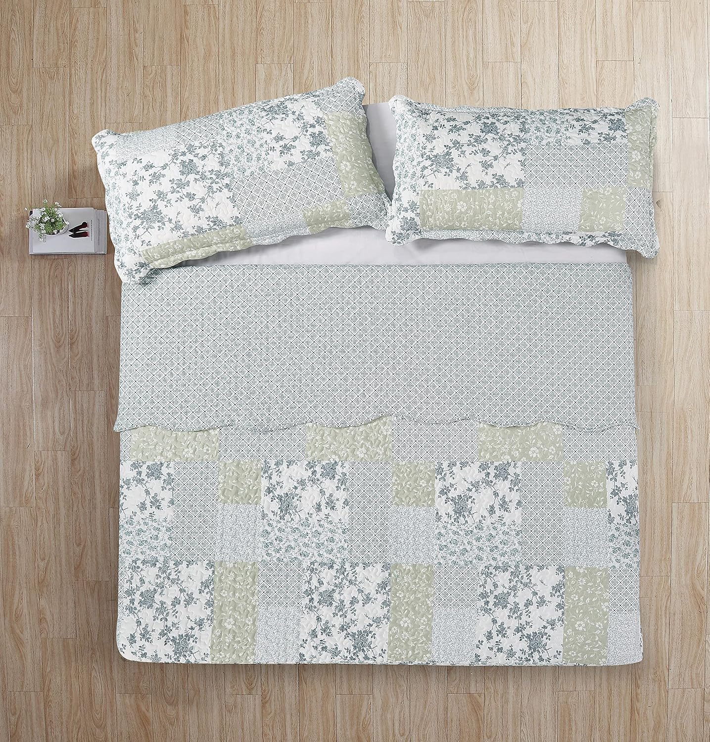 Brilliant Sunshine Multi Blue and Beige Floral Patchwork, 3-Piece Quilt Set with 2 Shams, Reversible Bedspread, Soft Lightweight Coverlet, All-Season, King, Blue White