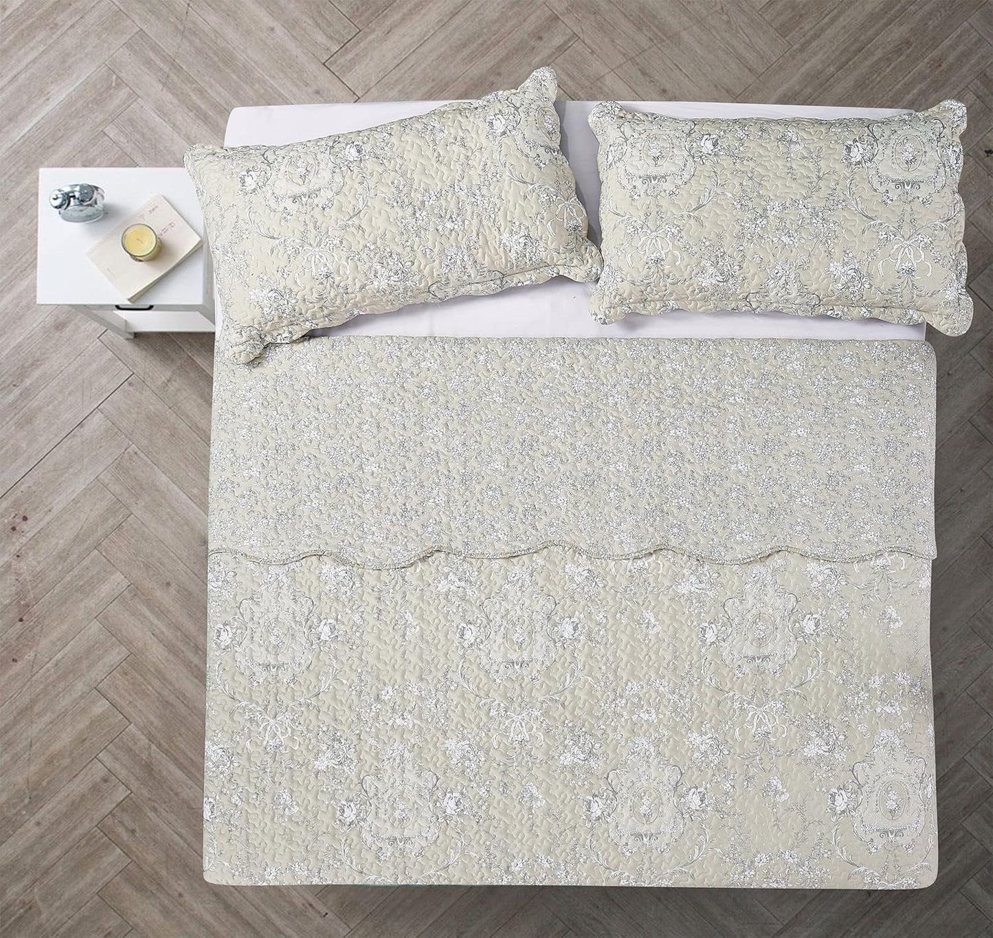 Brilliant Sunshine Classic Grey Floral Toile in Beige Background, 3-Piece Quilt Set with 2 Shams, Reversible Bedspread, Soft Lightweight Coverlet, All-Season, King, Beige